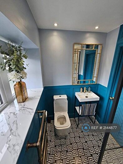 2 Bedroom Flat To Rent In Essex Court, London, SE19