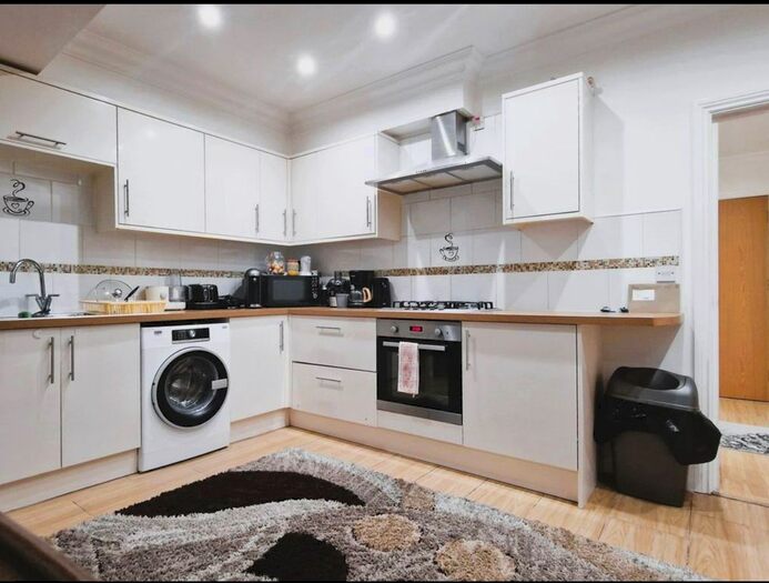 3 Bedroom Flat To Rent In Upton Lane, London, E7
