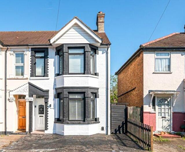 4 Bedroom Semi-Detached House To Rent In Clydesdale Road, Hornchurch, RM11