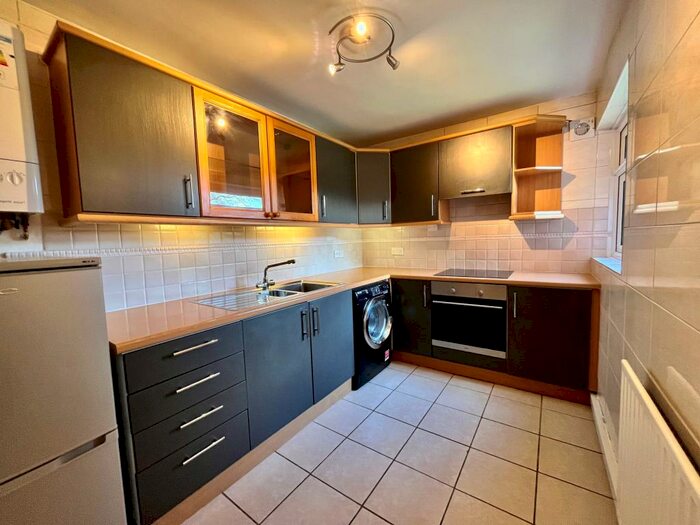 2 Bedroom Flat To Rent In Seychelle Court, BR3