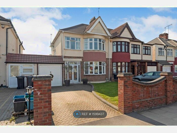 3 Bedroom Semi-Detached House To Rent In Clayhall Avenue, Ilford, IG5