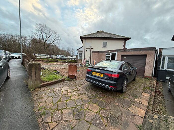 3 Bedroom Semi-Detached House To Rent In Yew Tree Road, Walsall, West Midlands, WS5