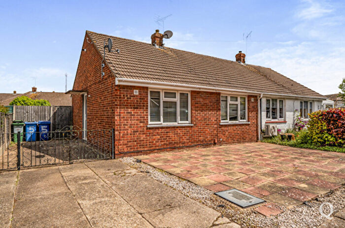 2 Bedroom Bungalow For Sale In Roberts Close, Sittingbourne, Kent, ME10