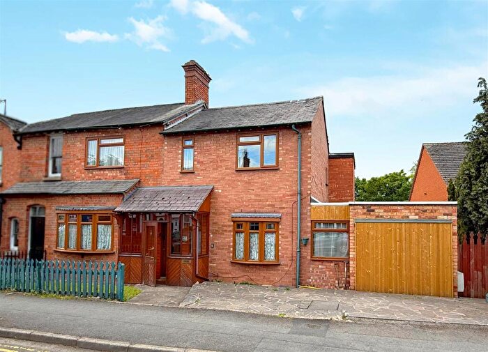 3 Bedroom Semi-Detached House For Sale In Clopton Road, Stratford-upon-Avon, CV37