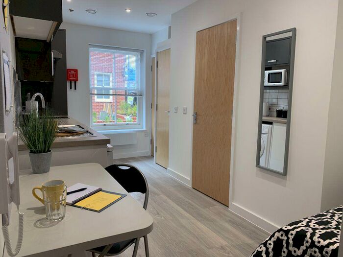 Studio To Rent In Queningate Mews - Ref, CT1