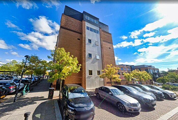 2 Bedroom Flat To Rent In Towergate House, Avebury Boulevard, Milton Keynes, Buckinghamshire, MK9