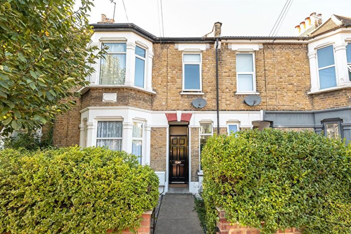 3 Bedroom Flat For Sale In Morley Road, Leyton, E10