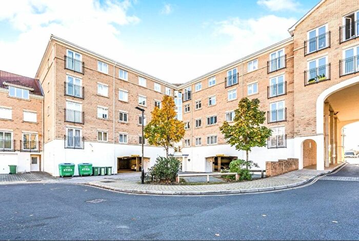 2 Bedroom Flat To Rent In The Dell, Southampton, SO15