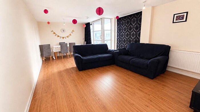 2 Bedroom House To Rent In Watkin Road, Leicester, LE2
