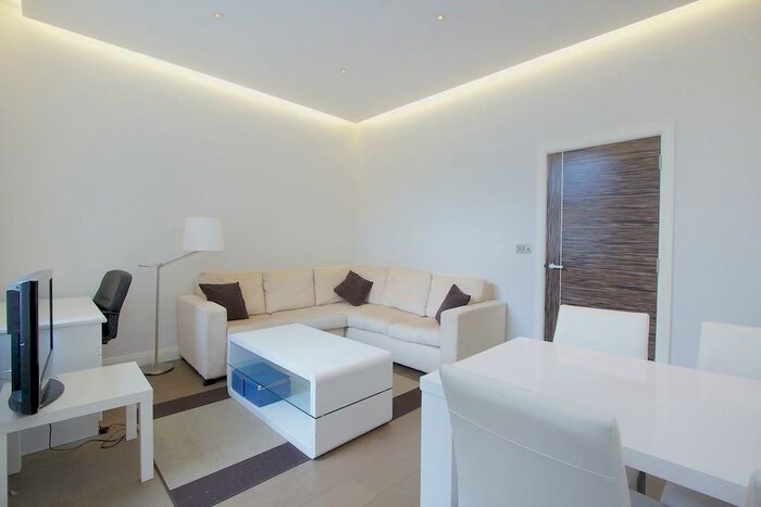 2 Bedroom Apartment To Rent In Fulham Road, Chelsea Walk, Kensington & Chelsea, London, SW10