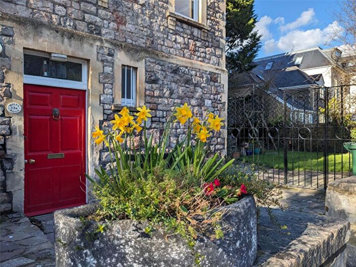 3 Bedroom Apartment For Sale In Miles Road, Bristol, BS8