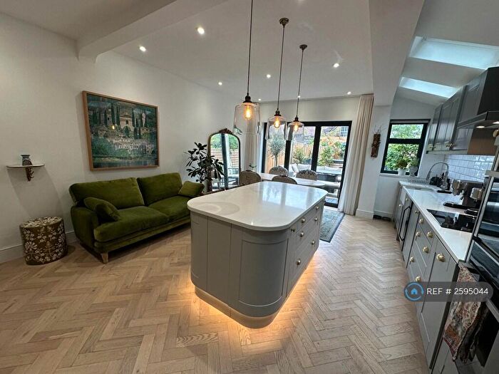 4 Bedroom Terraced House To Rent In Kynaston Road, Enfield, EN2