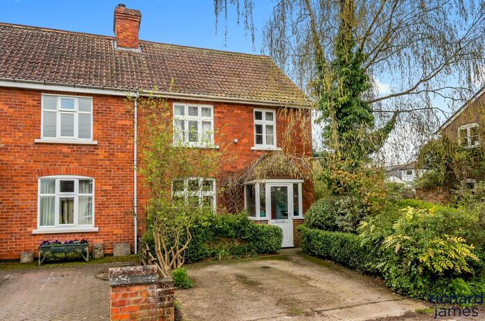 3 Bedroom Semi-Detached House For Sale In The Marsh, Wanborough, Swindon, SN4