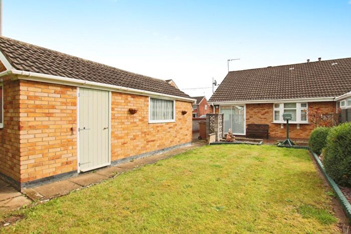 2 Bedroom Semi-Detached Bungalow For Sale In Norland Avenue, Hull, HU4