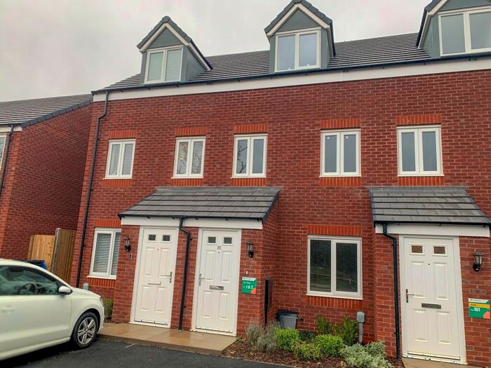 3 Bedroom Town House To Rent In Deacon Close, LE8
