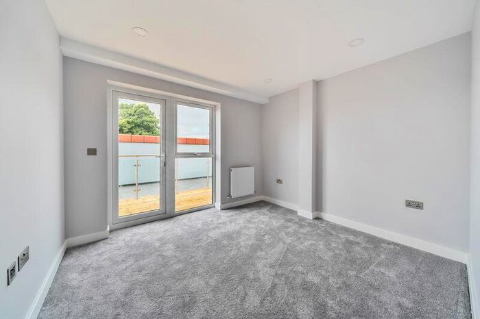 2 Bedroom Apartment To Rent In Oxford Road, Stokenchurch, HP14