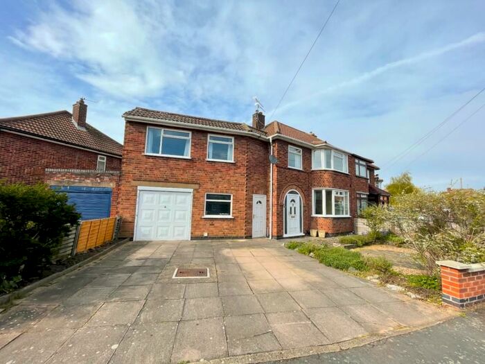 4 Bedroom Semi-Detached House To Rent In Fieldgate Crescent, Leicester LE4