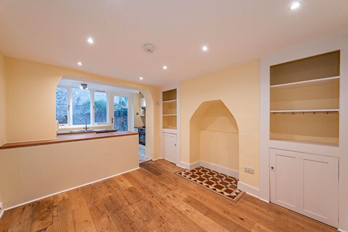 2 Bedroom Flat To Rent In St. Pauls Road London, N1