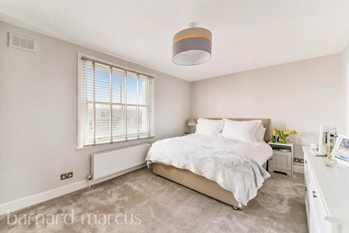 2 Bedroom Flat To Rent In Great North Road, Highgate, N6