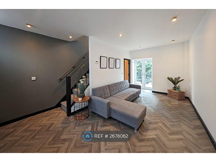 2 Bedroom Terraced House To Rent In Low Lane, Birstall, Batley, WF17