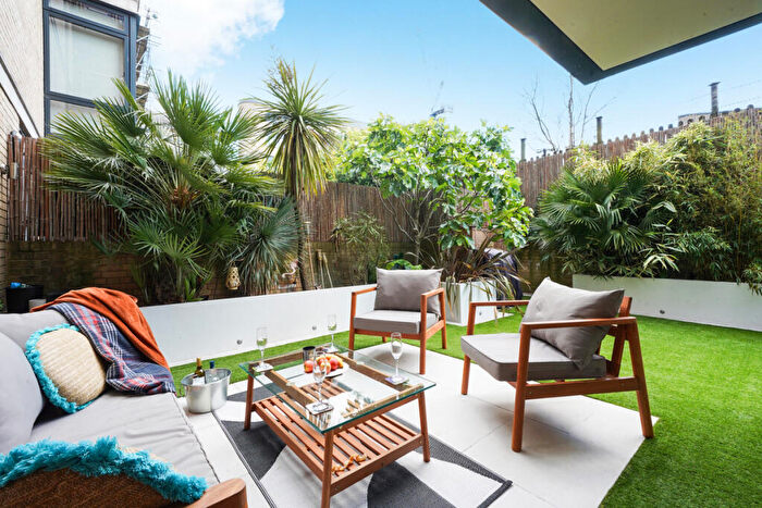 2 Bedroom Apartment For Sale In Lymington Road, London, NW6