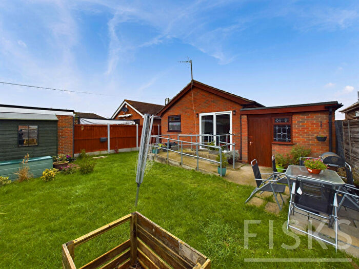 1 Bedroom Bungalow For Sale In Urmond Road, Canvey Island, SS8