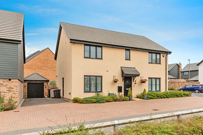 4 Bedroom Detached House For Sale In Limbrey Drive, Olney, MK46