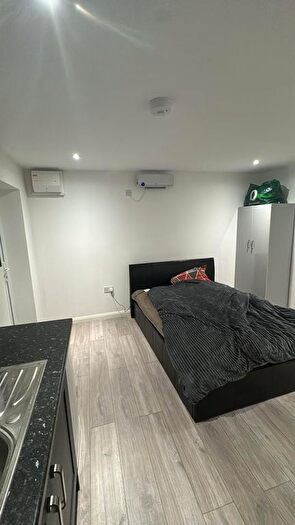 Studio To Rent In Diamond Road, Slough, SL1