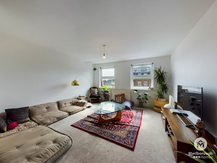 1 Bedroom Flat To Rent In Bethnal Green Road, London, E2