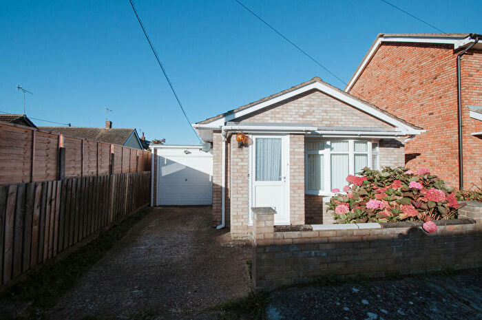 1 Bedroom Detached Bungalow To Rent In Bulow Avenue, Canvey Island, Essex, SS8