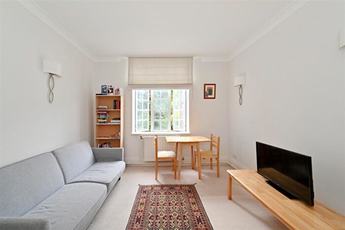 1 Bedroom Flat For Sale In Britten Street, Chelsea, SW3