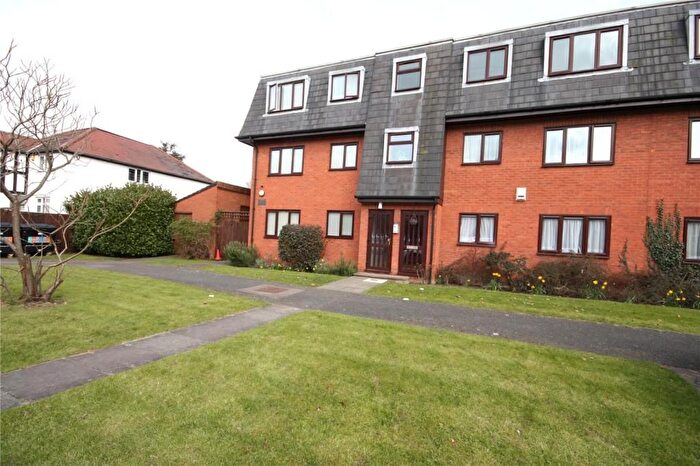 2 Bedroom Flat To Rent In De Bohun Avenue, Southgate, N14