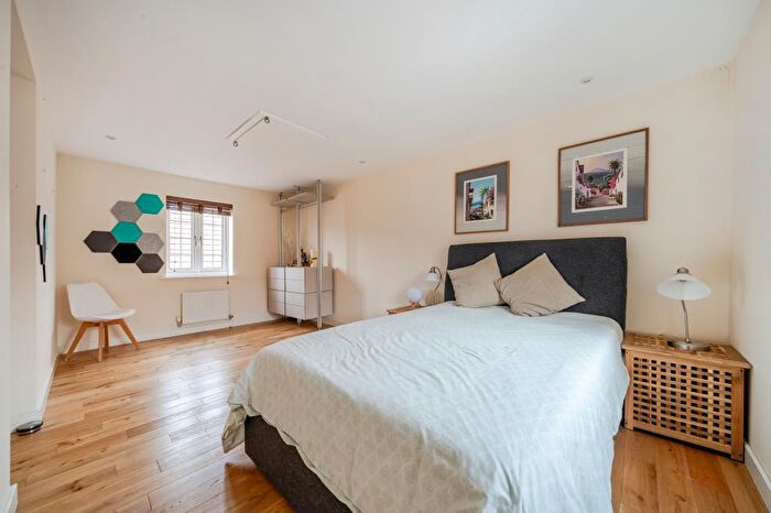4 Bedroom Link Detached House To Rent In Epsom Way, Bicester, OX26