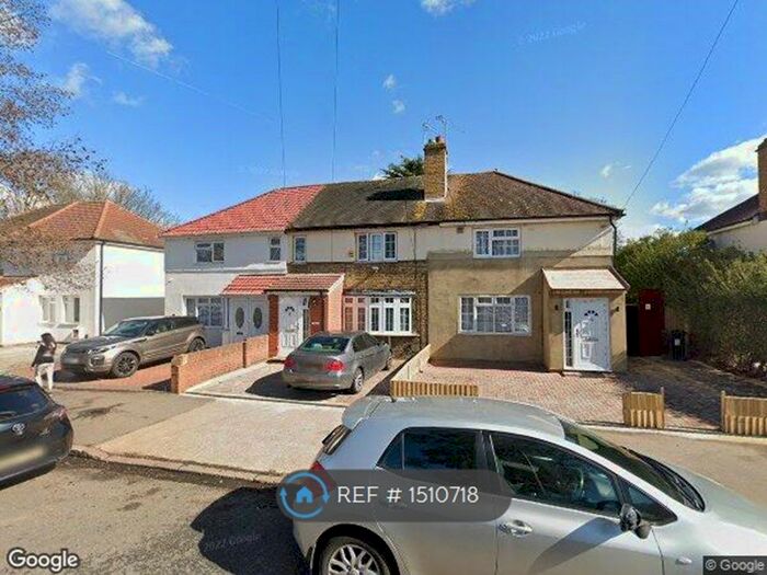 4 Bedroom Terraced House To Rent In Martindale Road, Hounslow, TW4