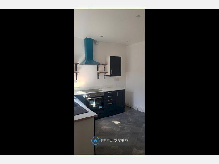 2 Bedroom Flat To Rent In Cannock Road, Burntwood, WS7