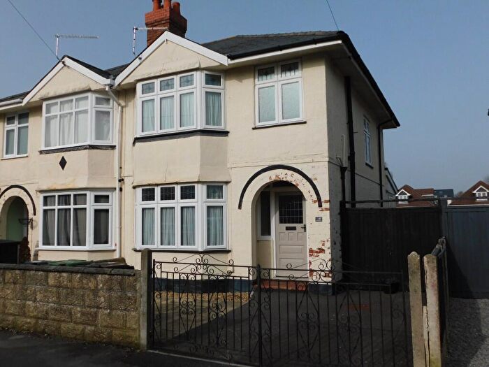3 Bedroom Semi Detached House For Sale In Elizabeth Avenue, Christchurch, BH23