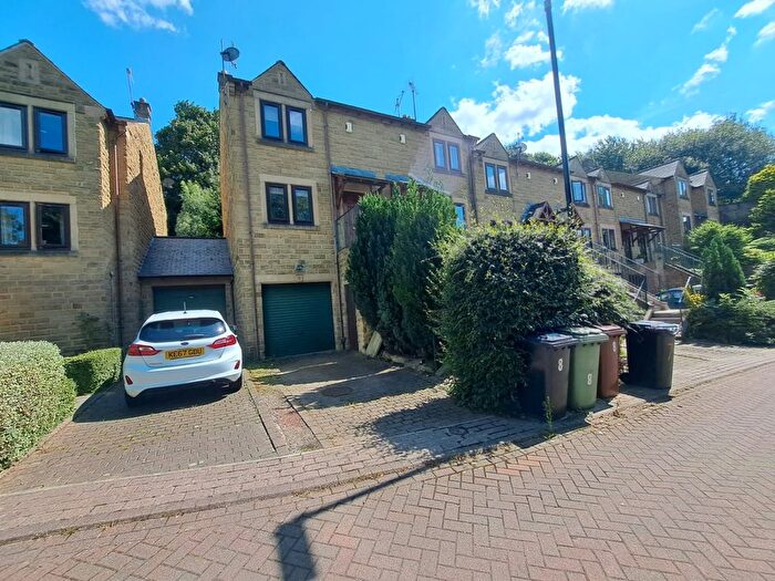 3 Bedroom Semi-Detached House To Rent In Chiltern Court, Rodley, Leeds, LS13