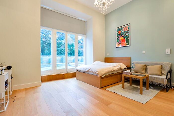 2 Bedroom Apartment To Rent In Hampstead Hill Gardens, Hampstead, NW3