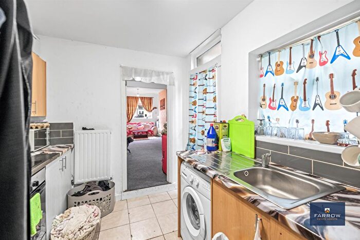 3 Bedroom Terraced House For Sale In Rutland Street, Grimsby, DN32