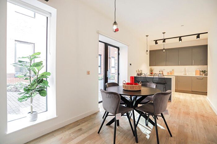 2 Bedroom House To Rent In Gilders Yard, Birmingham Birmingham, B18