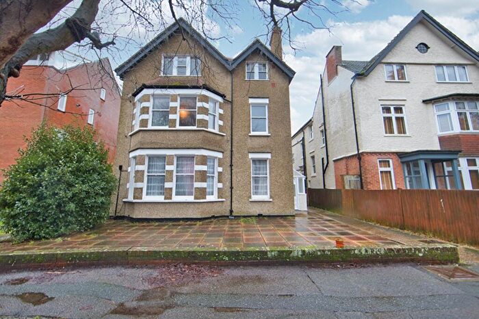 3 Bedroom Flat For Sale In Grimston Gardens, Folkestone, Kent, CT20