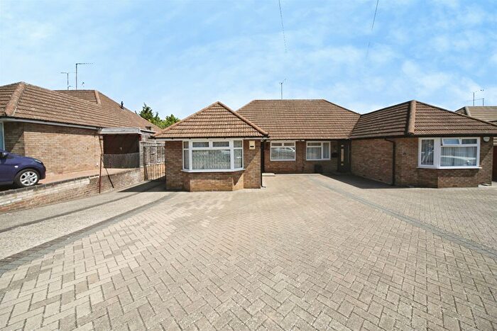 3 Bedroom Semi Detached Bungalow For Sale In Ridgeway Avenue, Dunstable, LU5