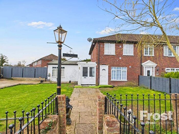 3 Bedroom End Of Terrace House For Sale In Hithermoor Road, Stanwell Moor, Surrey, TW19