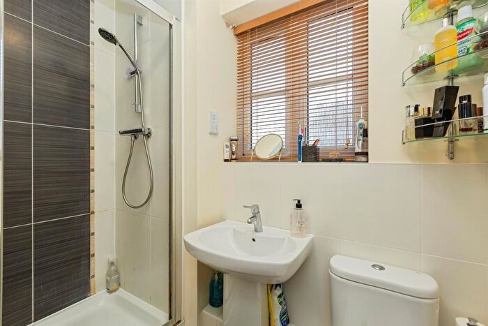 2 Bedroom Apartment For Sale In Viridian Square, Aylesbury, HP21