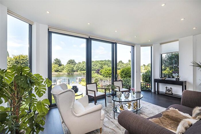 4 Bedroom Detached House To Rent In Queens Drive, Thames Ditton, Surrey, KT7