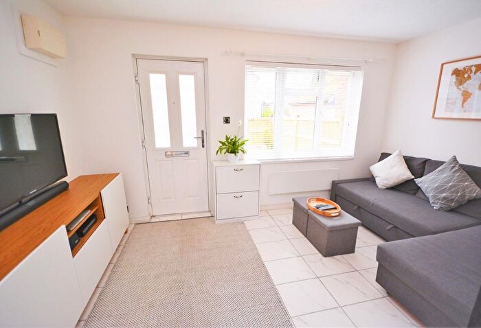 1 Bedroom Flat To Rent In Brangwyn Crescent, London, SW19