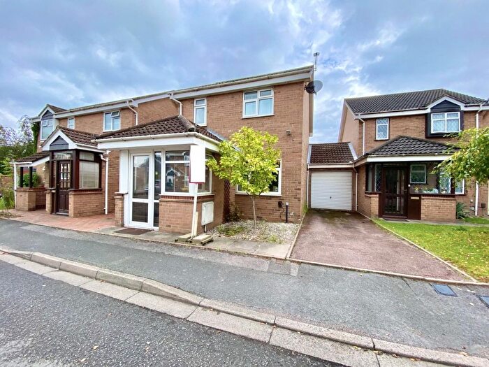 3 Bedroom Detached House To Rent In Brentford Close, Yeading, UB4