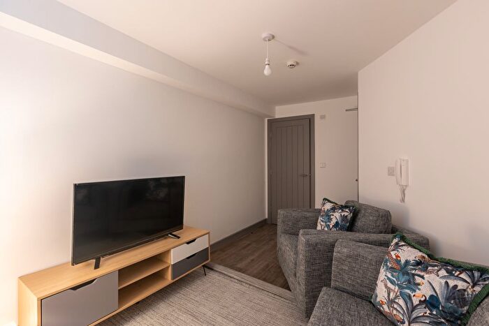 4 Bedroom Flat To Rent In Old Chester Road, Birkenhead, CH42