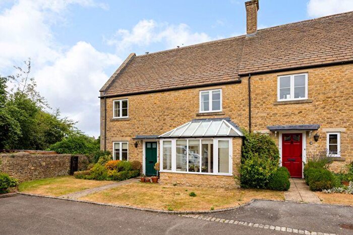 3 Bedroom Cottage For Sale In The Playing Close, Chipping Norton, OX7