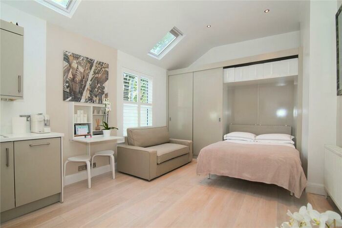Apartment To Rent In Upper Richmond Road West, London, SW14